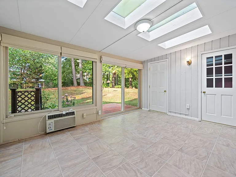 1 Weybridge Pl — Photo 14