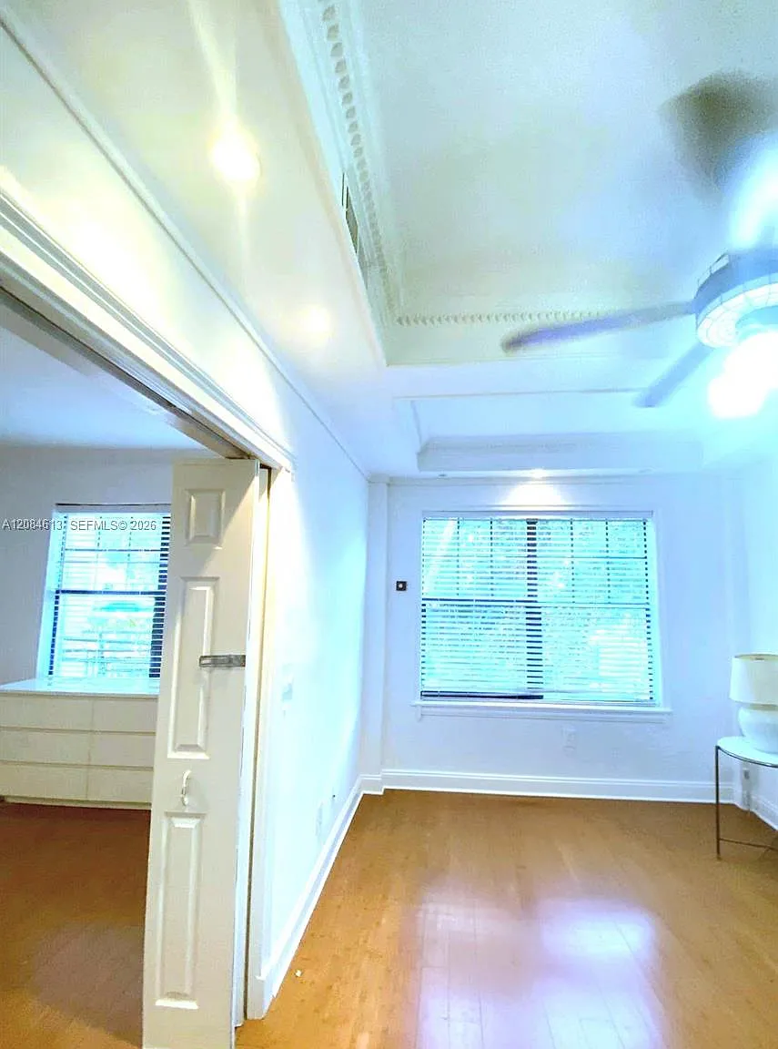 Venetian Manor Condo — Photo 1