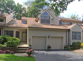77 Bentley Dr, Franklin Lakes, NJ 07417