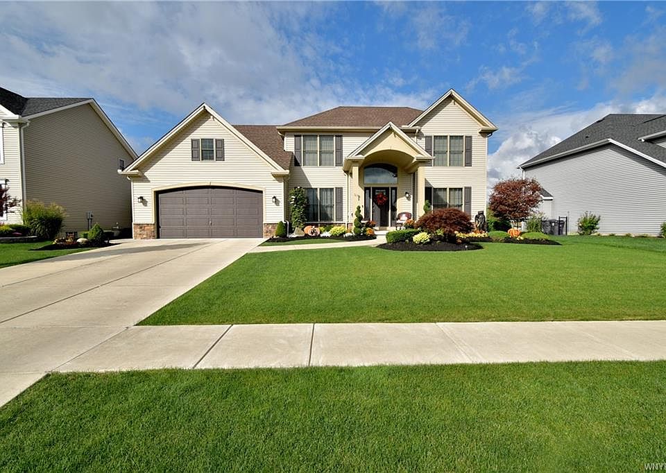 1st image of 163 Chancellor Ln
