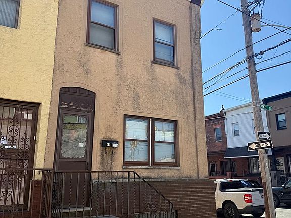 2nd image of 1854 Tree St