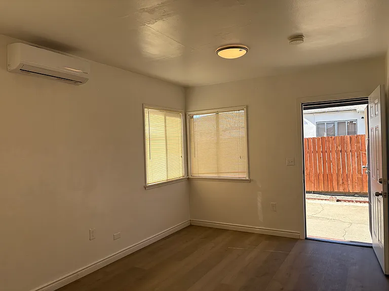3946 Delta Ave — Photo 5