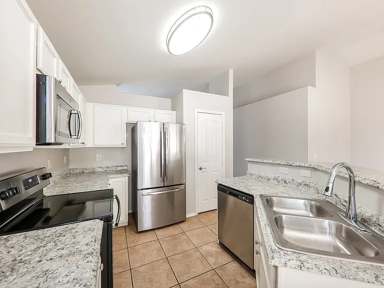 2030 E Wahalla Ln — Photo 6