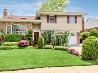 305 Grange St, Franklin Square, NY 11010