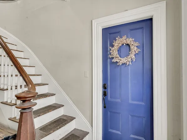 24 Cabot St APT 1, Salem, MA 01970