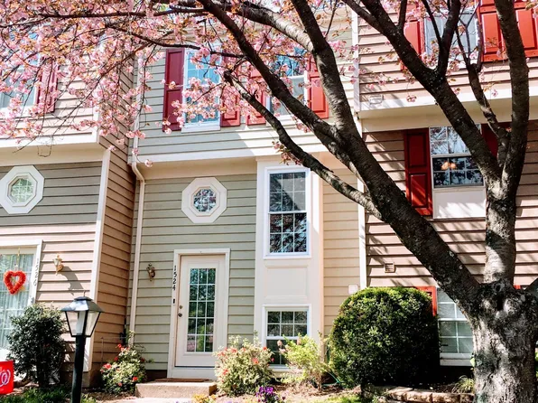 1524 Woodcrest Dr, Reston, VA 20194