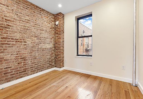 3rd image of 517 W 180th St APT 25