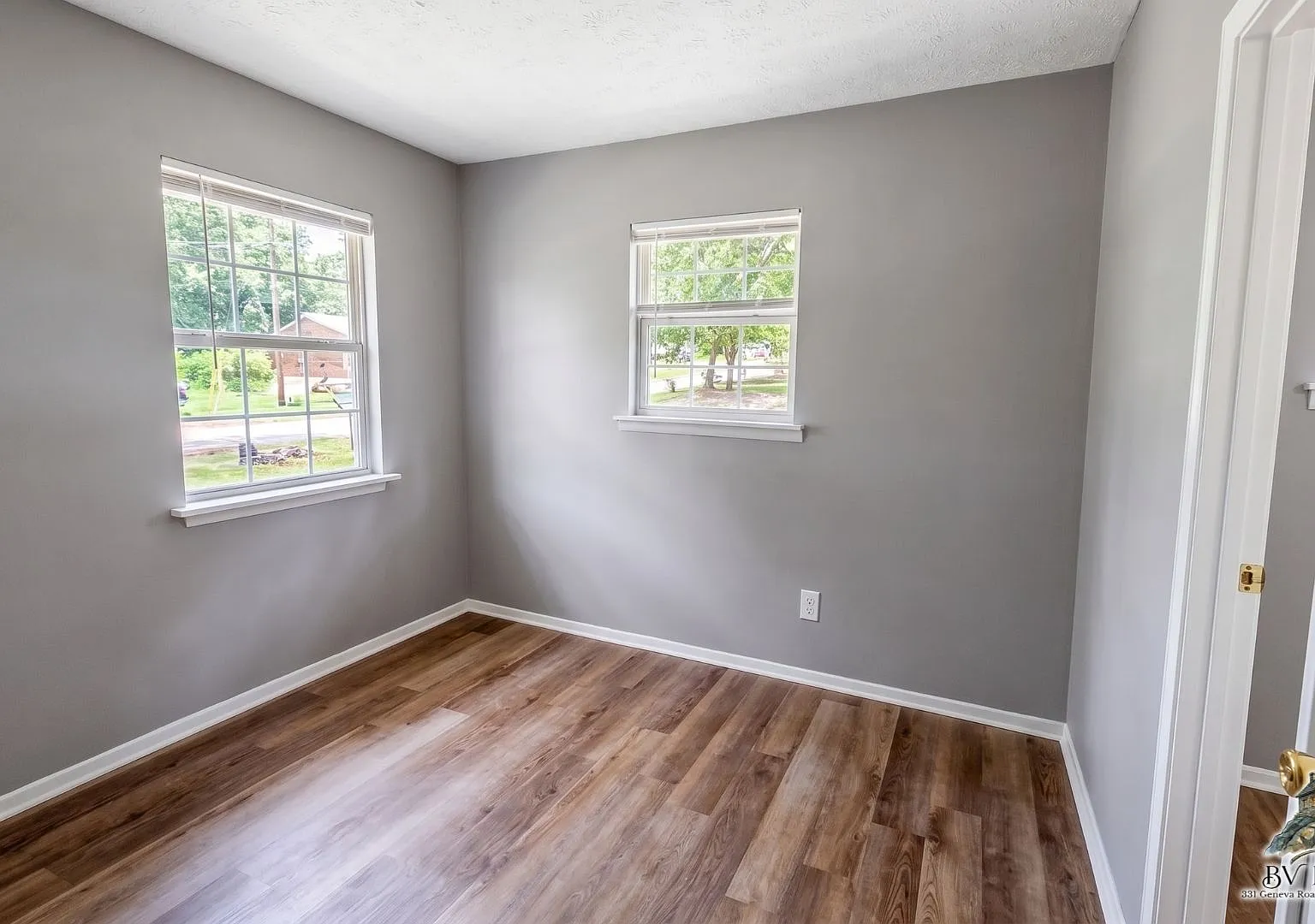 Welcome to Your Cozy, Comfortably Updated Cottage! — Photo 2
