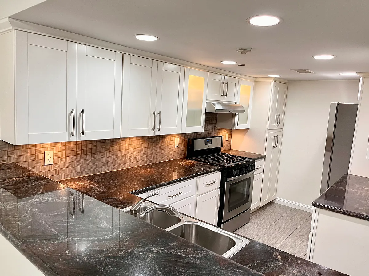 Building Photo - 500 E Del Mar Blvd #30