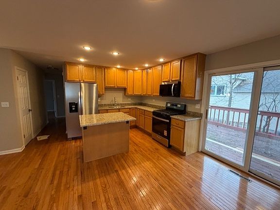 2nd image of 330 S Lakeshore Dr