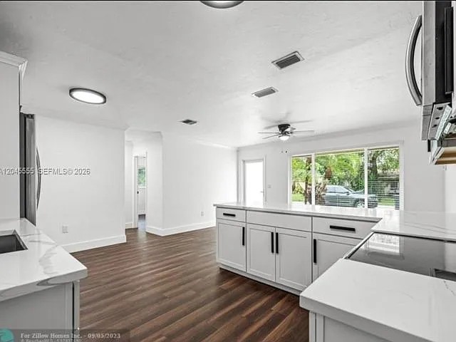 6321 Thomas St — Photo 2