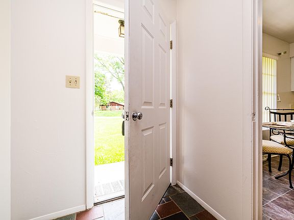 4th image of 8718 Elizabeth Dr