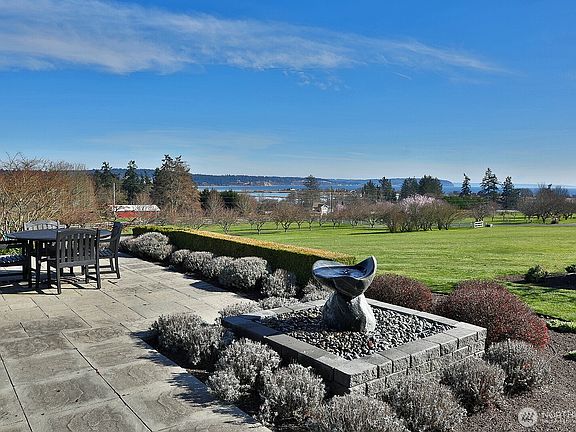 2nd image of 1975 Hillvista Place