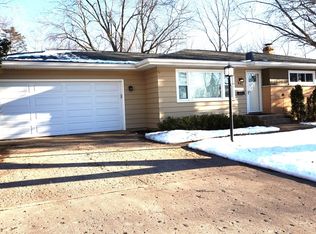 405 Scott St, Algonquin, IL 60102