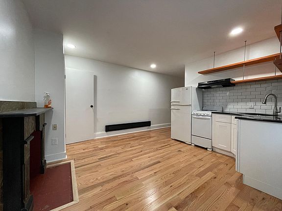 2nd image of 3022 Richmond St #1R