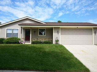 6821 Morningside Cir, Johnston, IA 50131