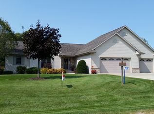 W6947 Brookview Dr, Fond Du Lac, WI 54937