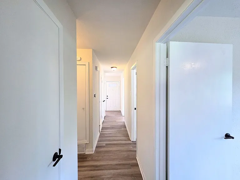217 Ross Ave — Photo 10