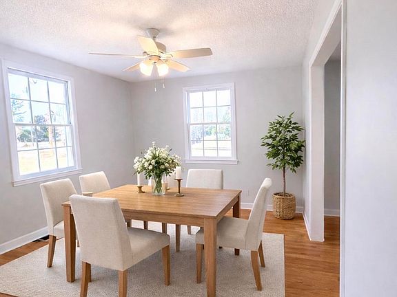 3rd image of 125 Aiken St