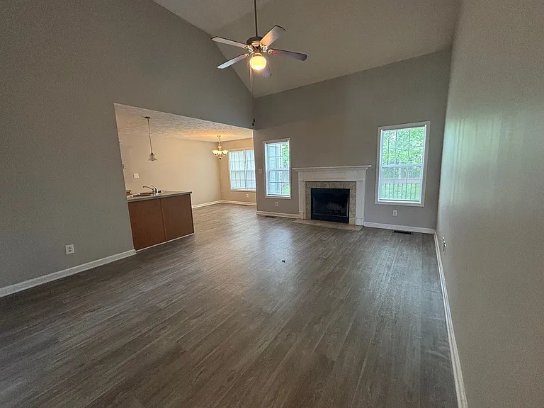 306 Chalet Cir — Photo 11