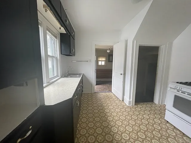 1141 N College St — Photo 10
