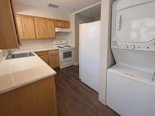 32 Valentine Ln APT 2, Longmont, CO 80501