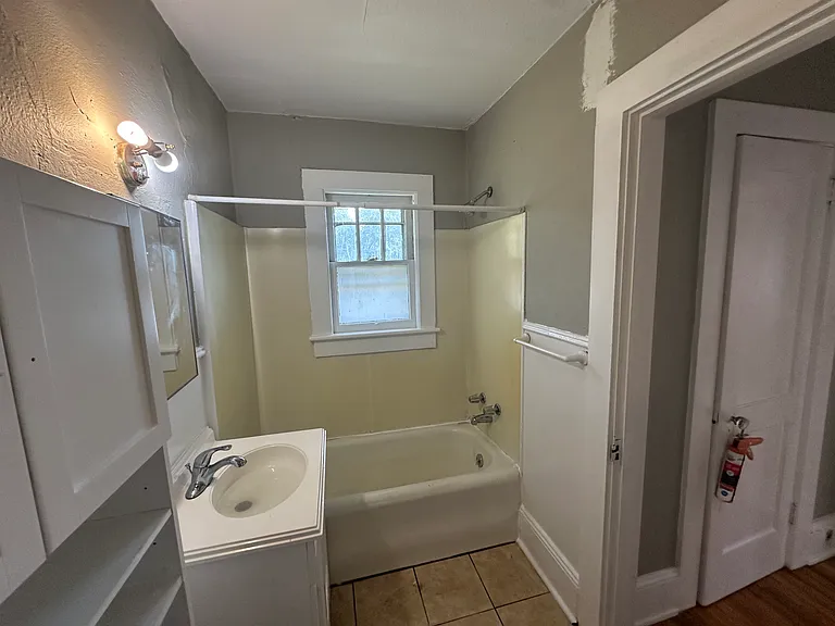 152 Walnut St #6 — Photo 3