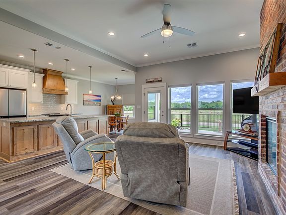 5th image of 326 Koby Cir