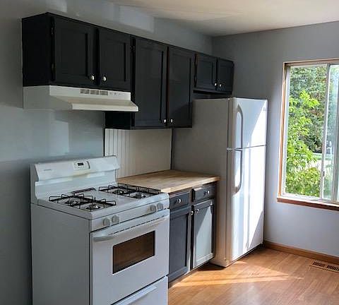 4th image of 3887 Brook Dr