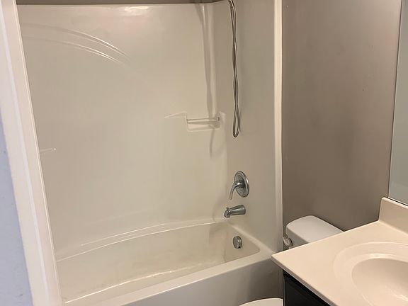 4th image of 200 Barley Cir #D