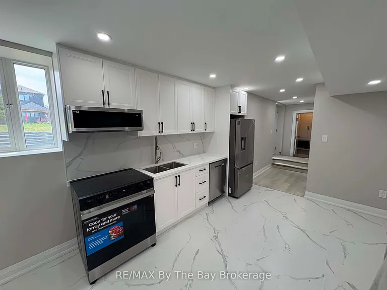 218 Mapleside Dr #LOWER — Photo 1