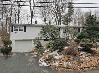 24 Tory Fort Ln, Worcester, MA 01602