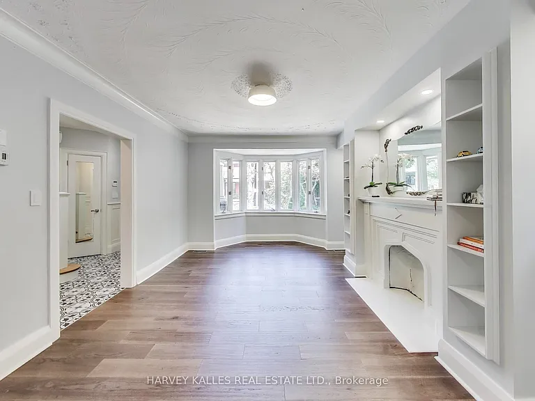338 Markham St — Photo 4