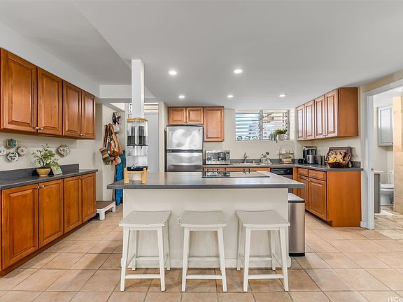 3rd image of 225 Liliuokalani Ave APT 6C