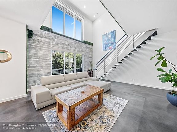 4th image of 2760 NE 8th Ave #2760