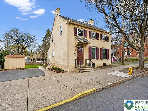 2nd image of 945 Main St
