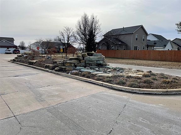 3rd image of 131 Emerald Way E