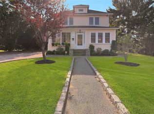 68 Lincoln Ave, Sayville, NY 11782