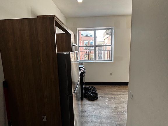 3rd image of 11-13 Thomas St #4E