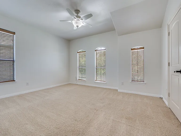 Another guest bedroom