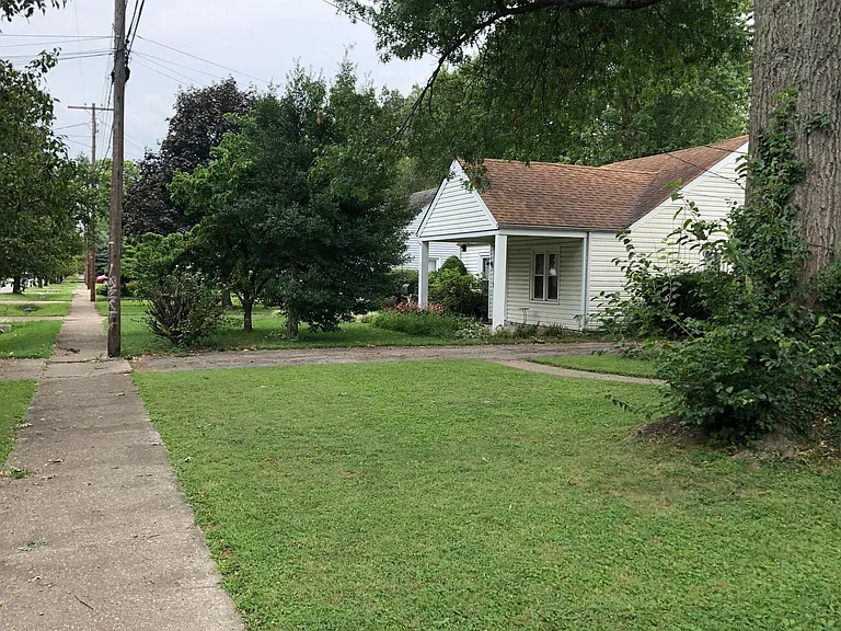 2626 Alanmede Rd — Photo 4