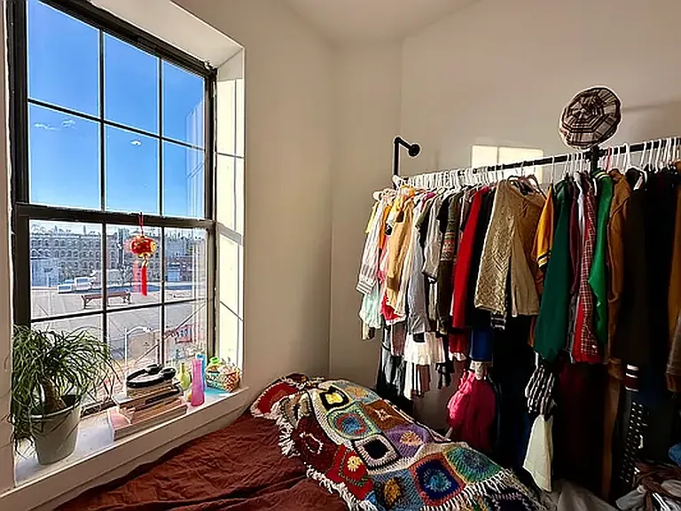 418 Melrose St #3F — Photo 33