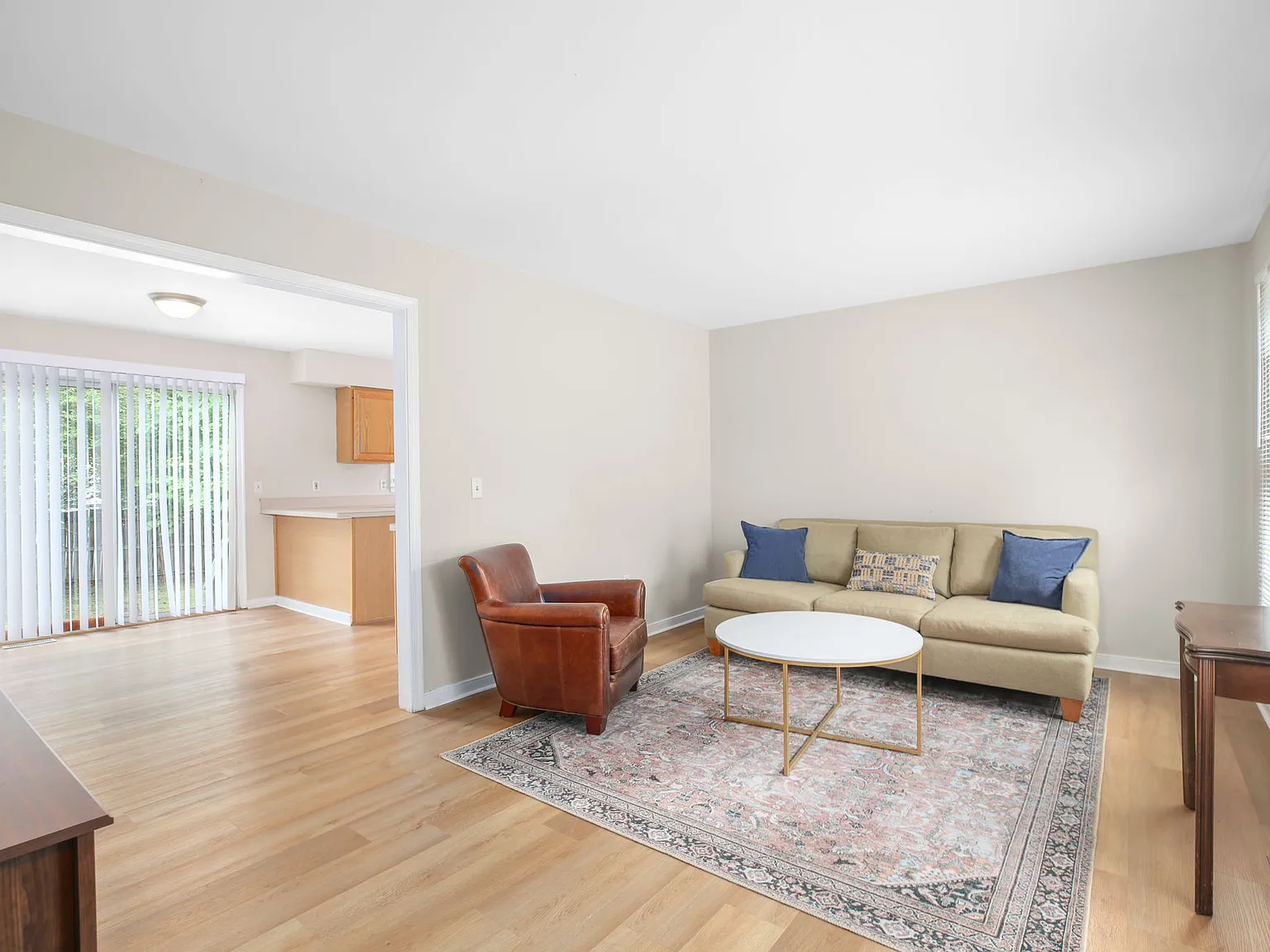1002 Stafford Ave — Photo 4