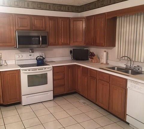 4th image of 818 Gordon Dr