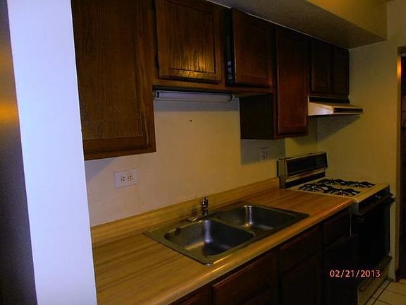2nd image of 2218 Country Club Dr APT 4