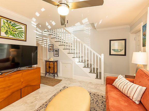 5th image of 918 Southard St APT 109