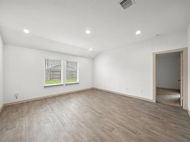 6911 Escobedo Ln — Photo 7