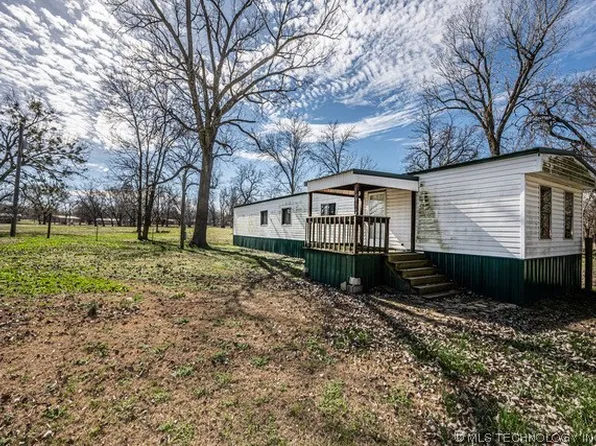 612 N 9th St, Okemah, OK 74859