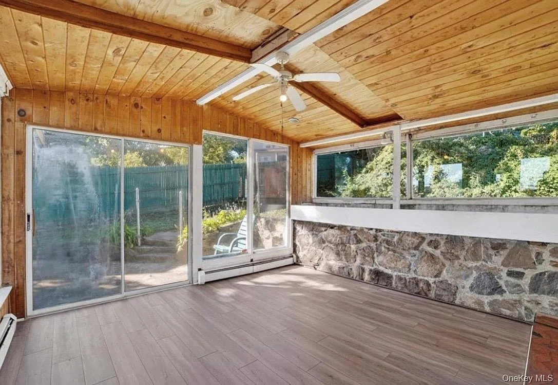 3 bed, 1.0 bath, $3,700 — Photo 2