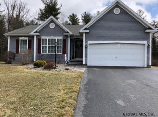 8 Garnet Ln, Scotia, NY 12302